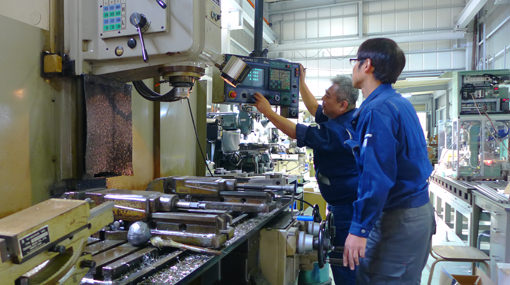 お客様の利益を最大限に伸ばす技術、自動化／省力化機械開発　The Automatic Control Machine Factory MUKAE　主要授業▶◎各種自動化・省力化機械（設計、製作及び販売、部品の販売）◎機械加工全般◎付帯関連する一切の事業